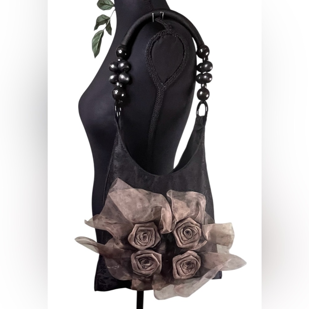 BLACK BOHO SHOULDER BAD WITH ROSE DETAILS